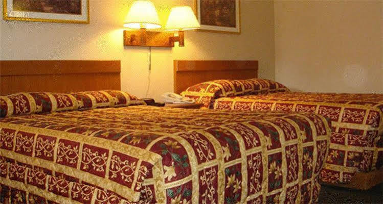 Budget Lodge Newton Falls Δωμάτιο φωτογραφία